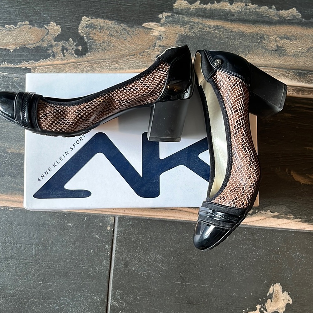 Gently worn but like new Anne Klein Sport Guardian block leather pump